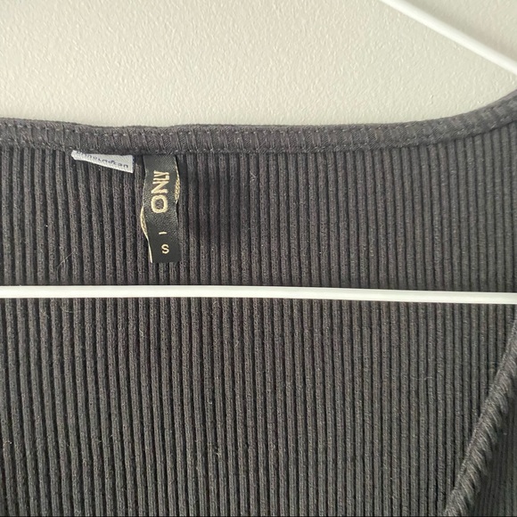 NWOT Side buckle ribbed wrap top - Picture 3 of 4